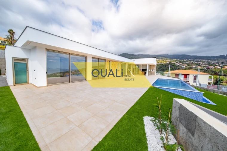 Moradia T3 para Venda em Estreito da Calheta Foto 1