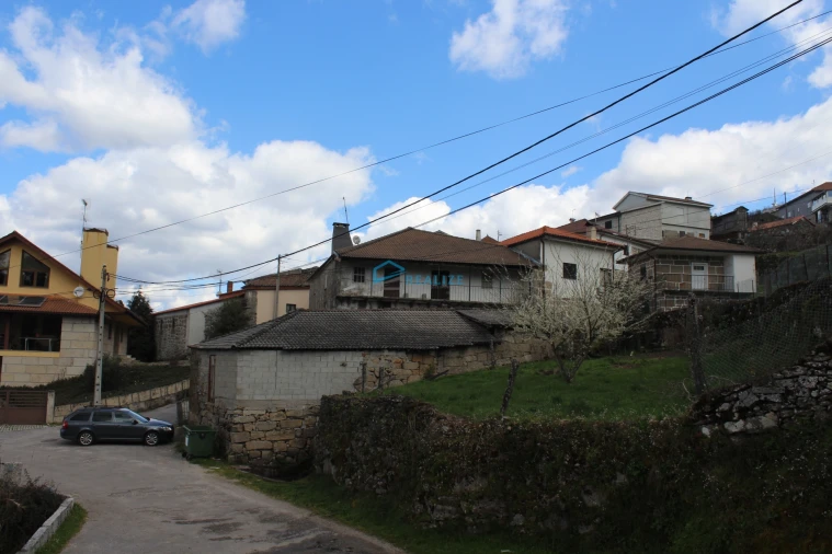 Moradia T6 para Venda em Telões Foto 4