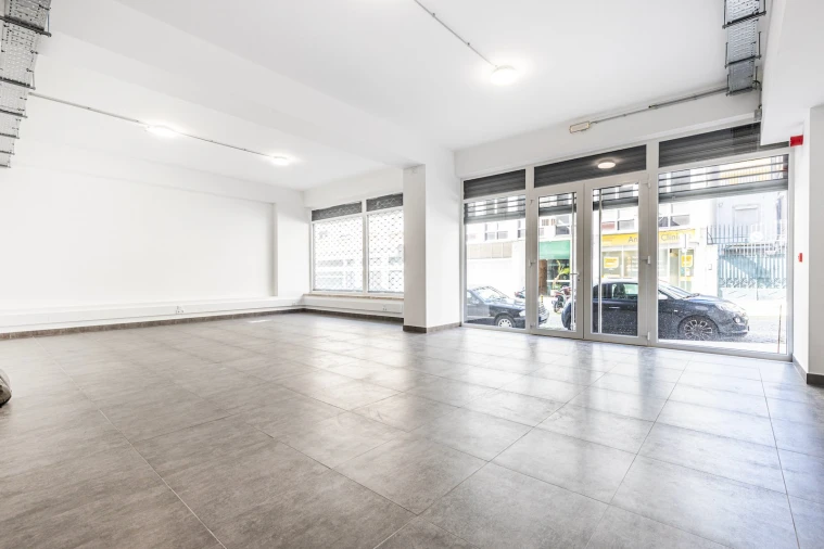 Loja para Arrendamento em Santo António Foto 2