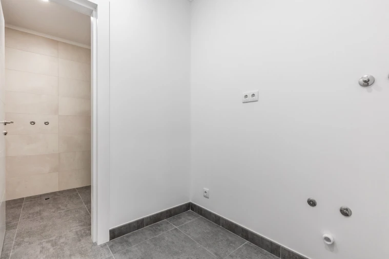 Loja para Arrendamento em Santo António Foto 7