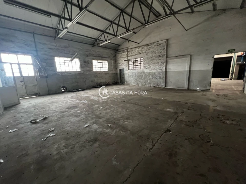 Armazém para Venda em Oliveira do Douro Foto 7