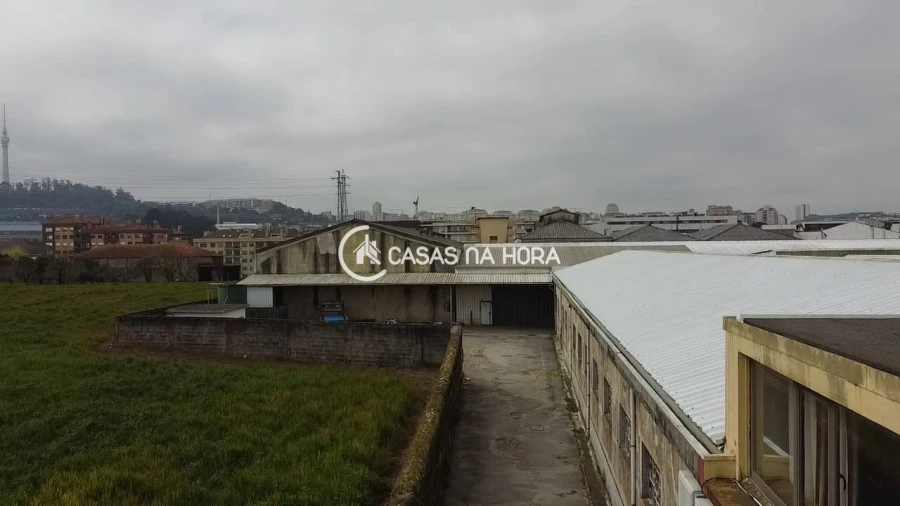 Armazém para Venda em Oliveira do Douro Foto 1