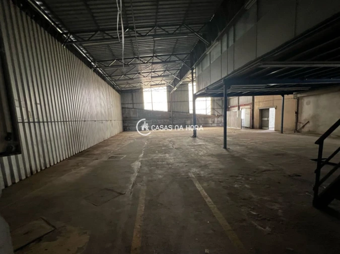 Armazém para Venda em Oliveira do Douro Foto 14