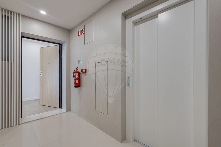 Apartamento T5 para Venda em Gafanha da Encarnação Foto 42