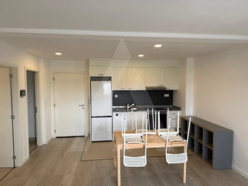 Apartamento T2 para Arrendamento em Aradas
