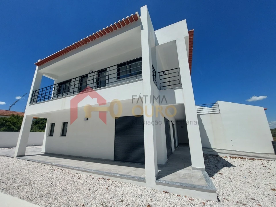 Moradia T4 para Venda em Assunção, Ajuda, Salvador e Santo Ildefonso Foto 4