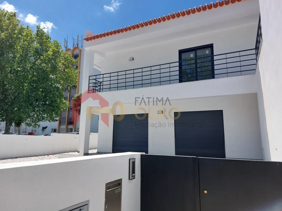 Moradia T4 para Venda em Assunção, Ajuda, Salvador e Santo Ildefonso Foto 5