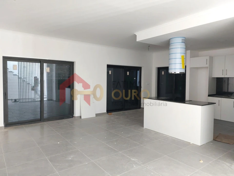 Moradia T4 para Venda em Assunção, Ajuda, Salvador e Santo Ildefonso Foto 7