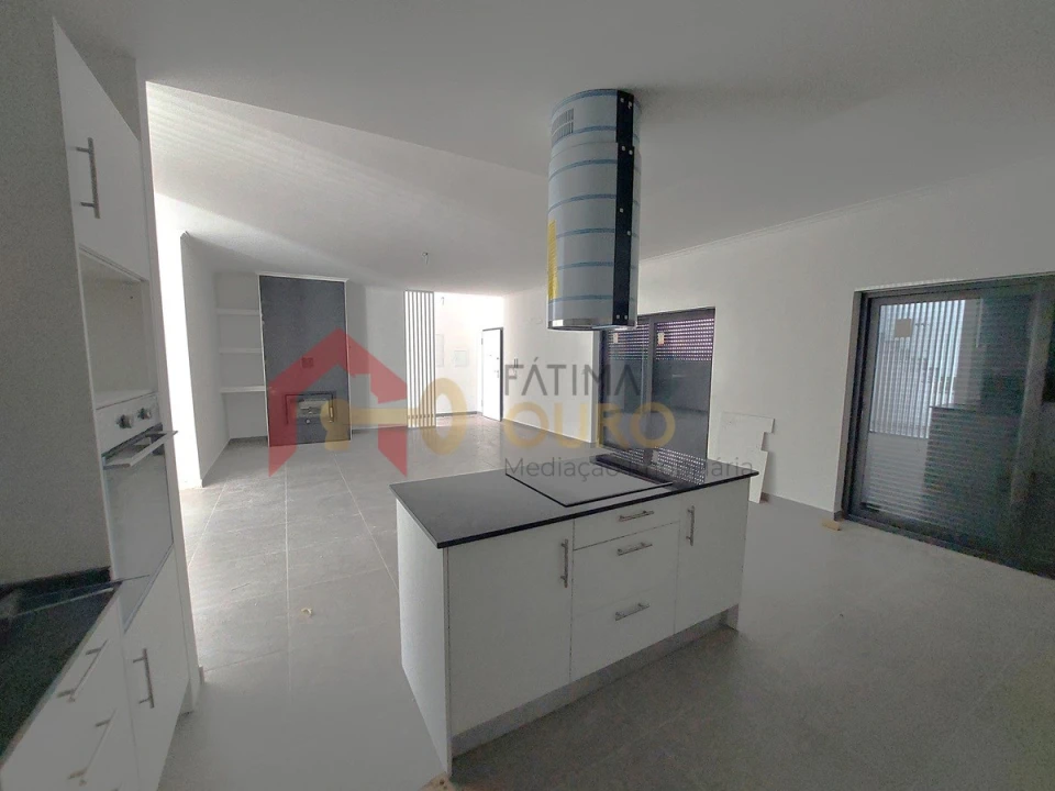 Moradia T4 para Venda em Assunção, Ajuda, Salvador e Santo Ildefonso Foto 10