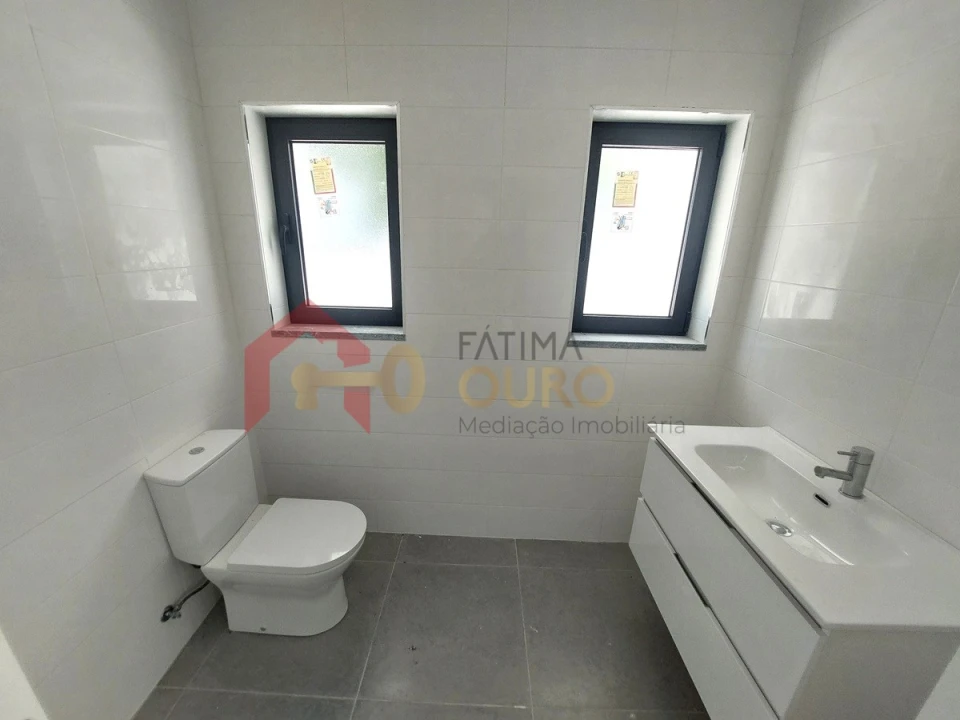 Moradia T4 para Venda em Assunção, Ajuda, Salvador e Santo Ildefonso Foto 12