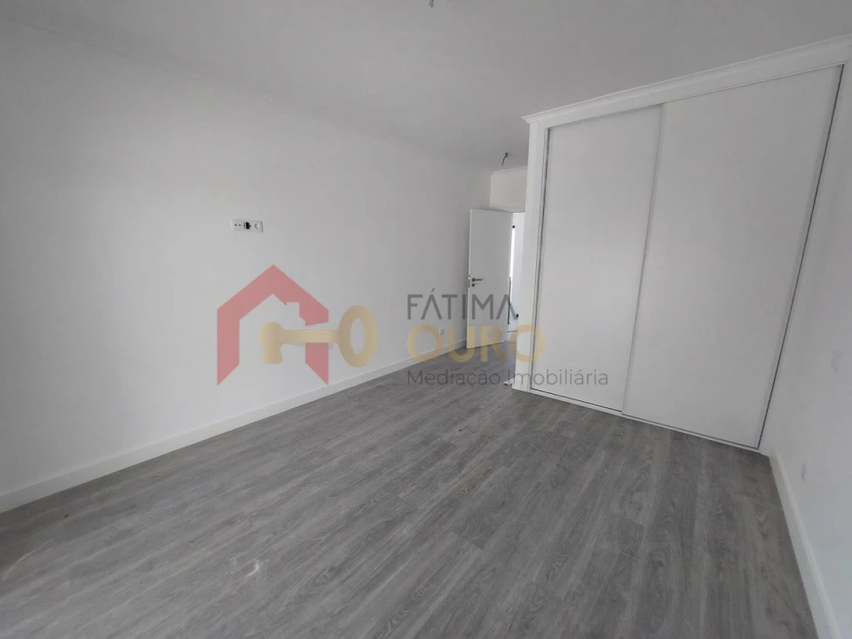 Moradia T4 para Venda em Assunção, Ajuda, Salvador e Santo Ildefonso Foto 16