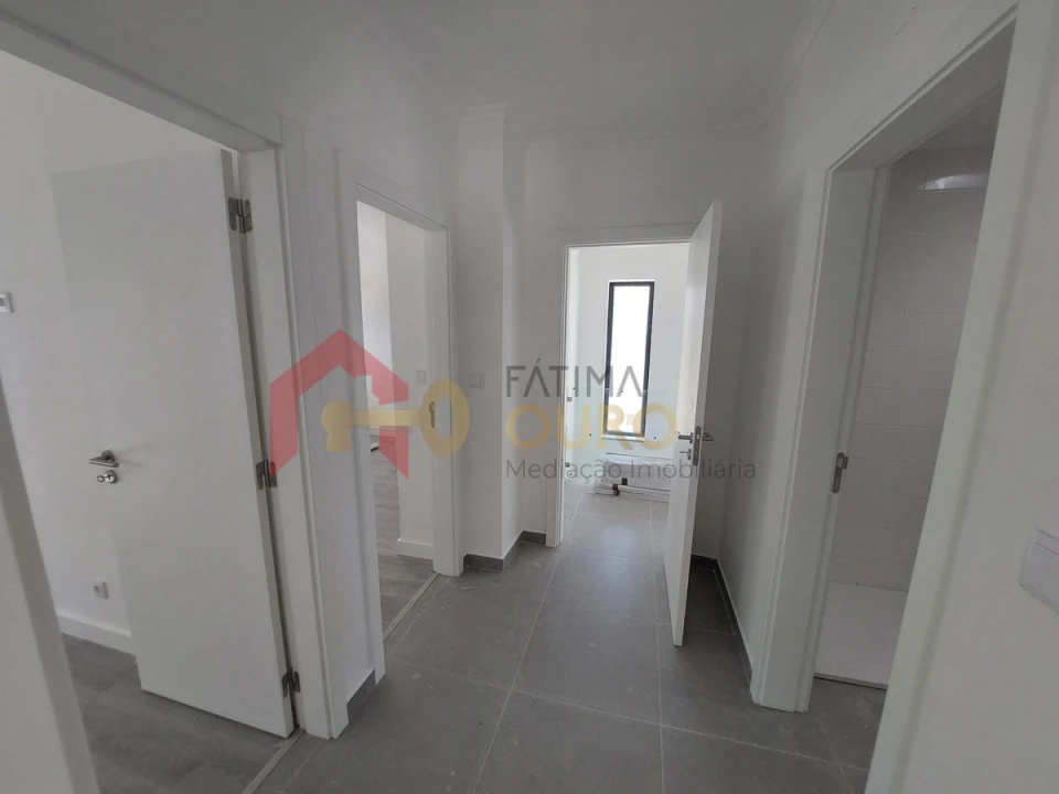 Moradia T4 para Venda em Assunção, Ajuda, Salvador e Santo Ildefonso Foto 20