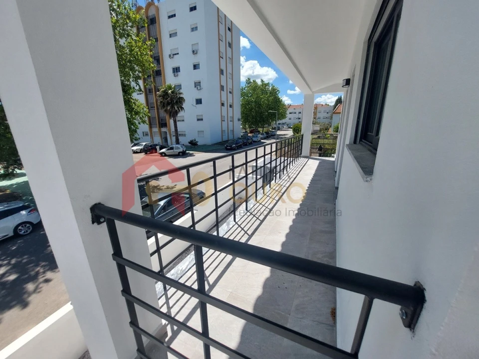 Moradia T4 para Venda em Assunção, Ajuda, Salvador e Santo Ildefonso Foto 29