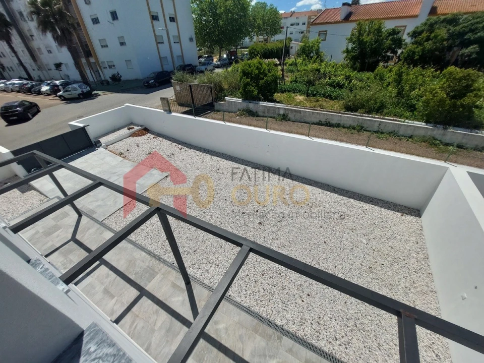 Moradia T4 para Venda em Assunção, Ajuda, Salvador e Santo Ildefonso Foto 31