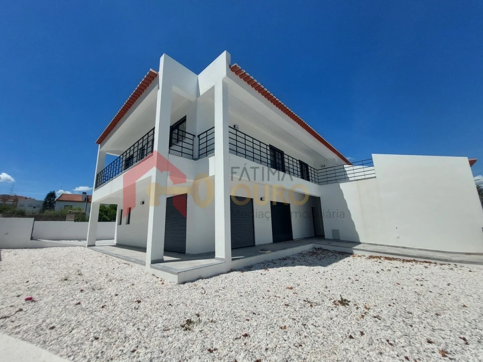 Moradia T4 para Venda em Assunção, Ajuda, Salvador e Santo Ildefonso Foto 34