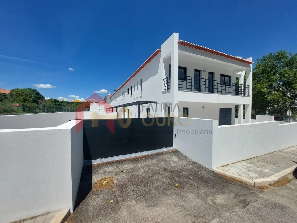 Moradia T4 para Venda em Assunção, Ajuda, Salvador e Santo Ildefonso Foto 35