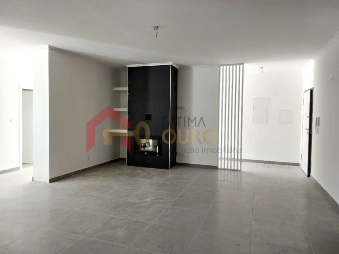 Moradia T4 para Venda em Assunção, Ajuda, Salvador e Santo Ildefonso Foto 6