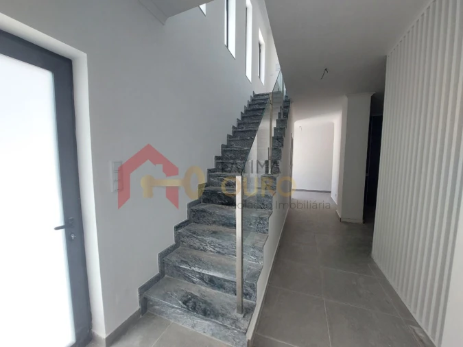 Moradia T4 para Venda em Assunção, Ajuda, Salvador e Santo Ildefonso Foto 13