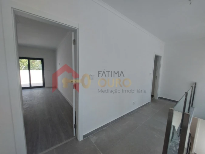 Moradia T4 para Venda em Assunção, Ajuda, Salvador e Santo Ildefonso Foto 15