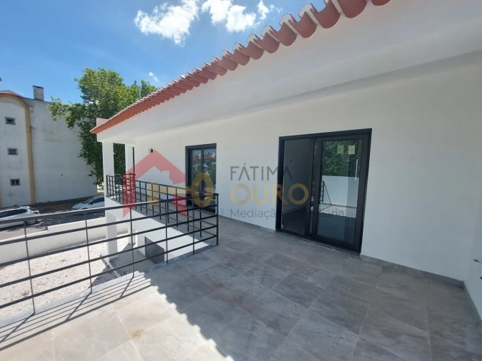 Moradia T4 para Venda em Assunção, Ajuda, Salvador e Santo Ildefonso Foto 18