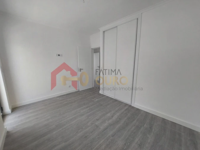 Moradia T4 para Venda em Assunção, Ajuda, Salvador e Santo Ildefonso Foto 24