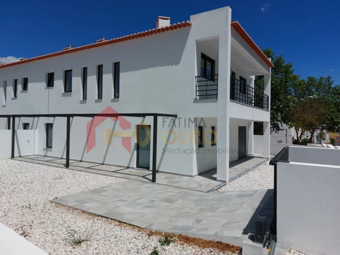 Moradia T4 para Venda em Assunção, Ajuda, Salvador e Santo Ildefonso Foto 32