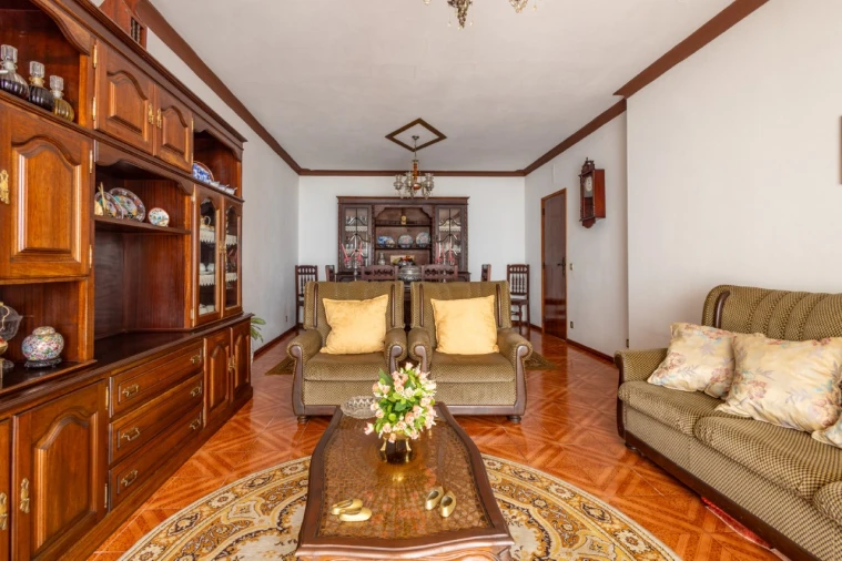 Moradia T6 para Venda em São Pedro Foto 2