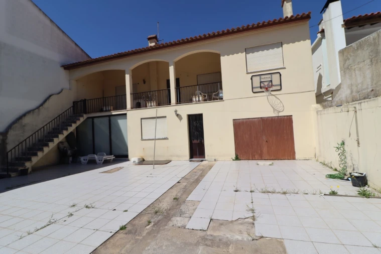 Moradia T6 para Venda em São Pedro Foto 1