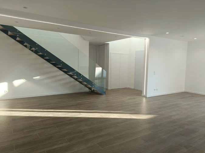 Moradia T5 para Venda em Marvila, Ribeira Santarém, São Salvador, São Nicolau Foto 4