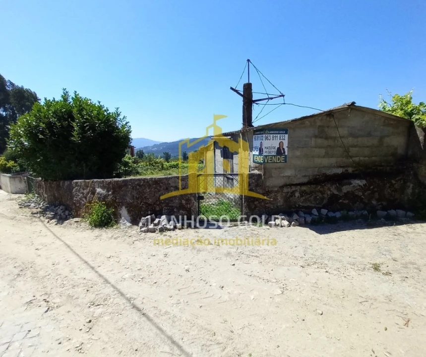 Terreno para Venda em Lanhoso Foto 1