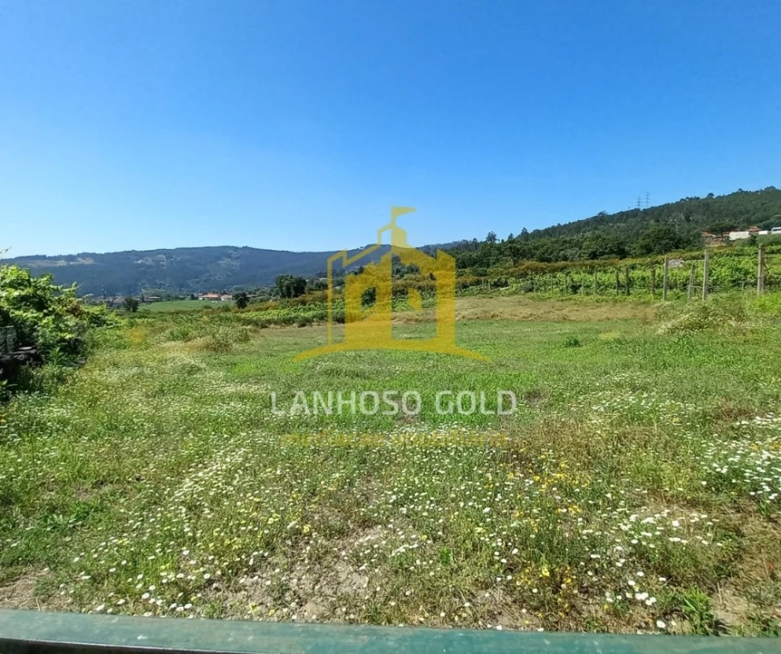 Terreno para Venda em Lanhoso Foto 2