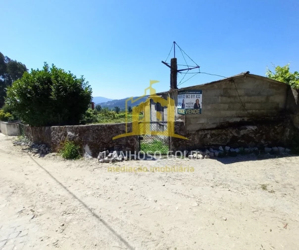 Terreno para Venda em Lanhoso