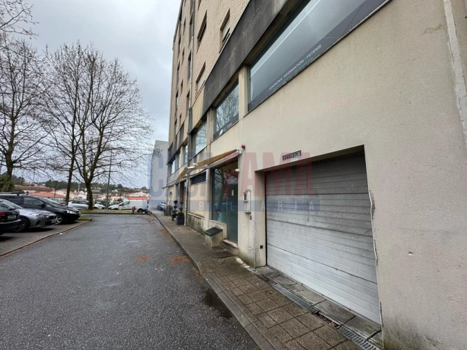 Garagem para Venda em Vila Nova de Famalicão e Calendário