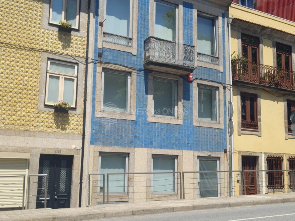 Prédio para Venda em Lordelo do Ouro e Massarelos Foto 1