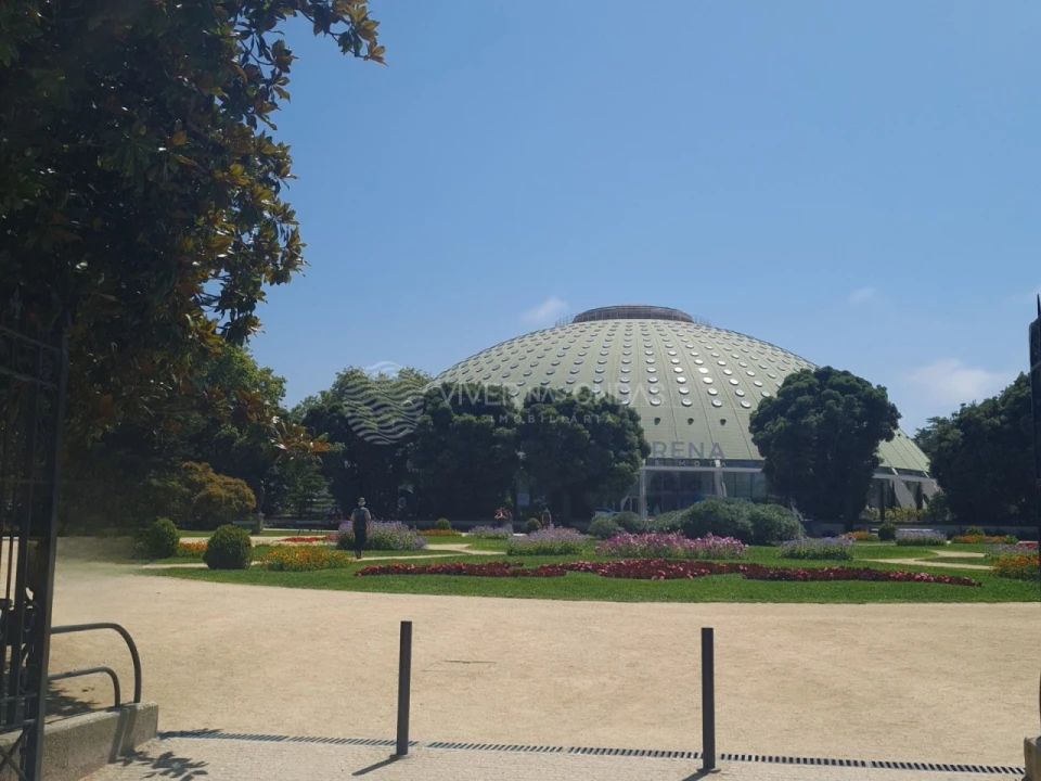 Prédio para Venda em Lordelo do Ouro e Massarelos Foto 4