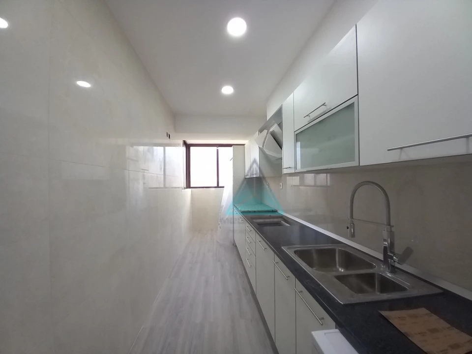 Apartamento T3 para Venda em Costa da Caparica Foto 7