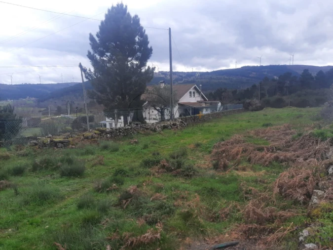 Terreno para Venda em Leomil Foto 1