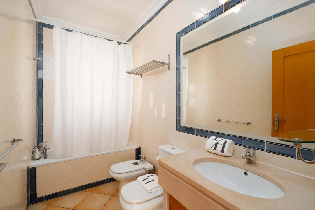 Apartamento T1 para Arrendamento férias em Quarteira Foto 7