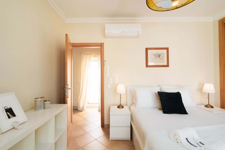 Apartamento T1 para Arrendamento férias em Quarteira Foto 10