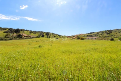 Terreno Misto para Venda em Lagos (São Sebastião e Santa Maria)