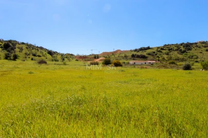 Terreno Misto para Venda em Lagos (São Sebastião e Santa Maria)