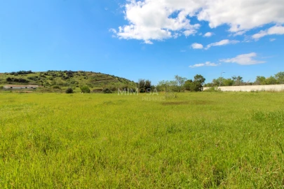 Terreno Misto para Venda em Lagos (São Sebastião e Santa Maria)
