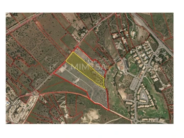 Terreno Misto para Venda em Lagos (São Sebastião e Santa Maria)