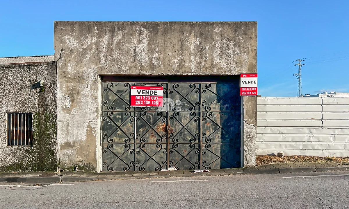 Armazém para Venda em Selho (São Jorge) Foto 1
