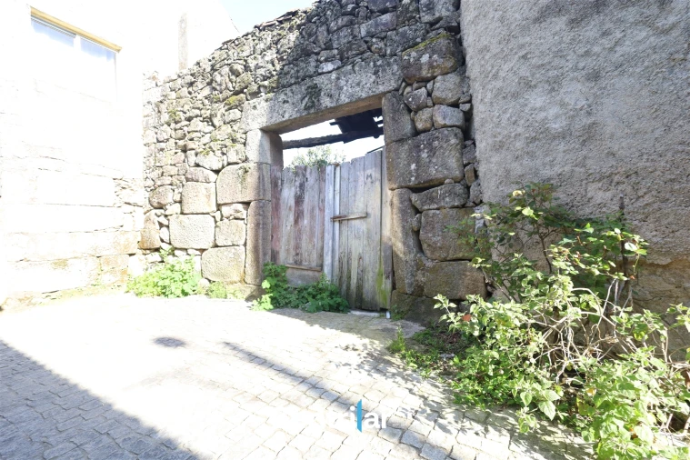 Moradia T2 para Venda em Tavares (Chãs, Várzea e Travanca) Foto 10