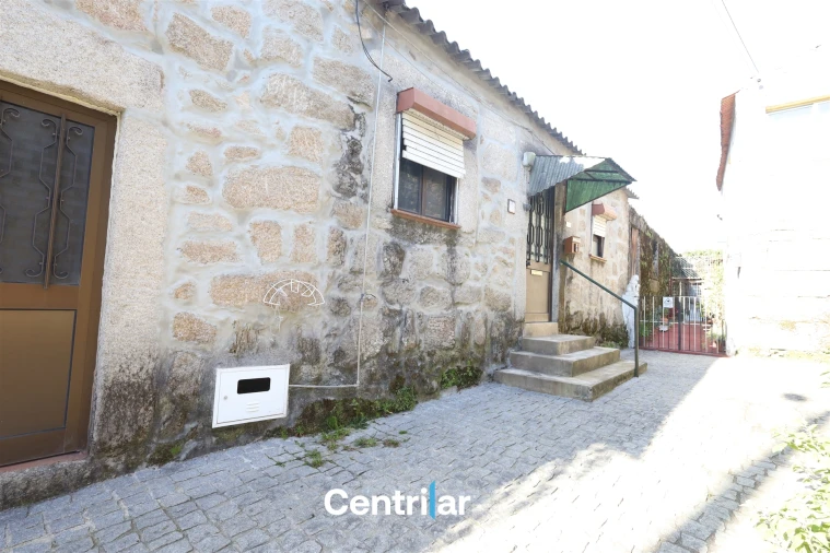 Moradia T2 para Venda em Tavares (Chãs, Várzea e Travanca) Foto 3