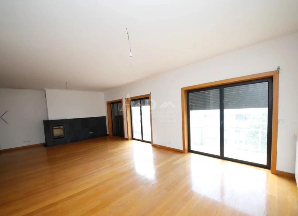 Apartamento T5 para Venda em Repeses e São Salvador Foto 1