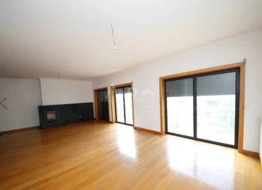 Apartamento T5 para Venda em Repeses e São Salvador