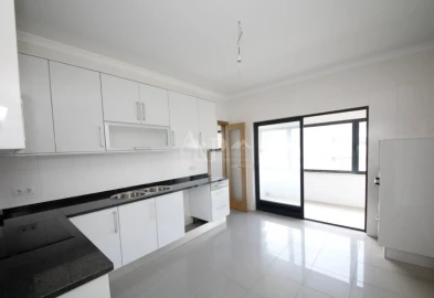 Apartamento T5 para Venda em Repeses e São Salvador
