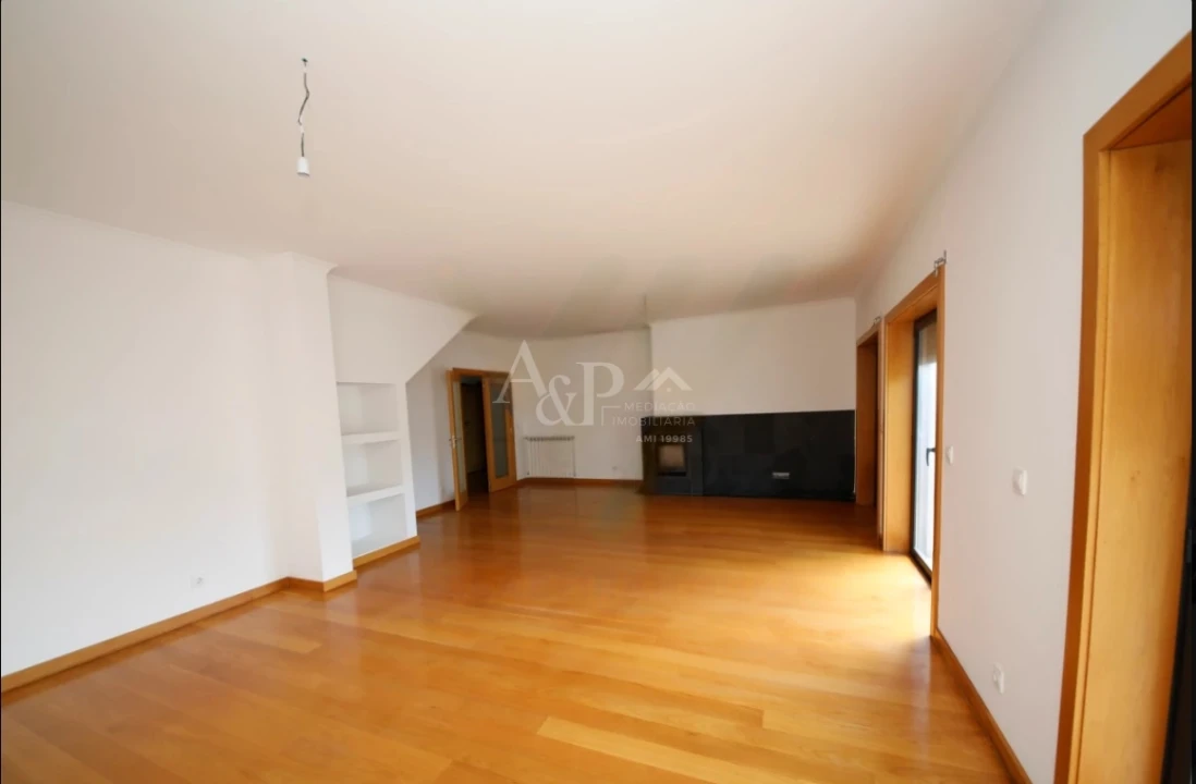 Apartamento T5 para Venda em Repeses e São Salvador Foto 2